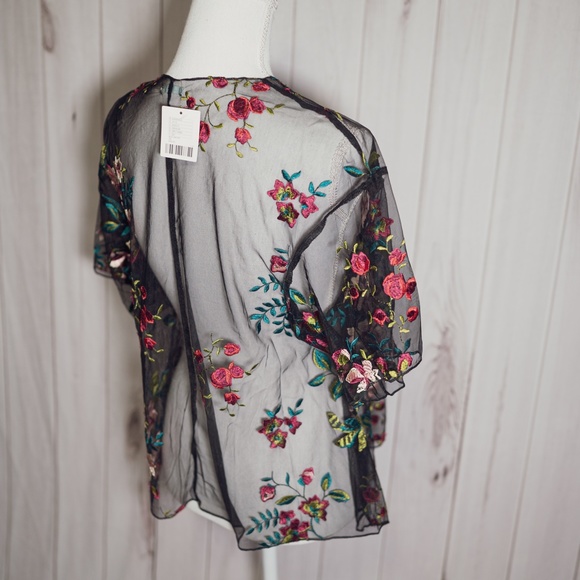 Urban Outfitters Kimchi Blue Sheer Black Floral Embroidered Top - XS - NWT - Picture 4 of 5